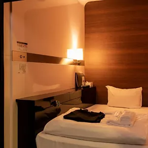 2* Hotel Cápsula First Haneda Terminal 1